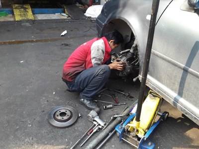 保养换机油及换前轮轴承、换变速箱散热器密封