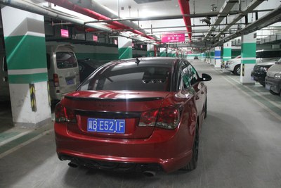 新年限量版撞黑顶科鲁兹!~海量图内有明星~~申精申首页!