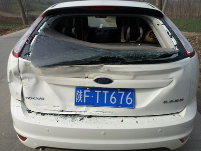 新车2个月被追尾,心痛啊,对方全责,该怎么处理