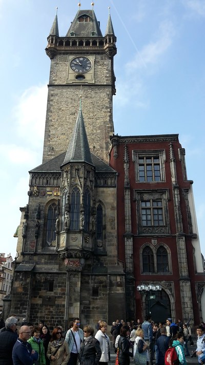 带上86岁老妈,穷游欧亚34国,吃住车上。_自驾