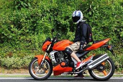 【图】爆改KAWASAKI初代Z1000和铃木街车之王B-king和川崎1400 GTR_摩托车论坛_汽车之家论坛