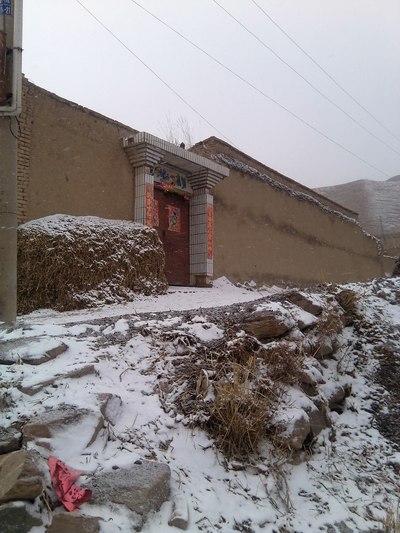 春节山村雪景图