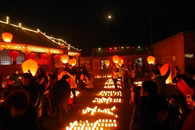 晚上看放灯拍了点照片,大家一起来看吧_河北