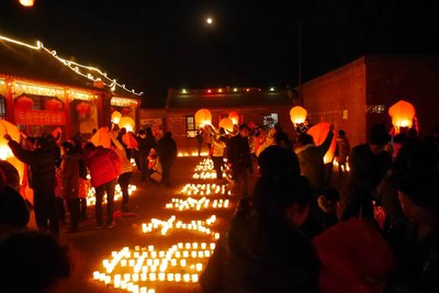 晚上看放灯拍了点照片,大家一起来看吧_河北