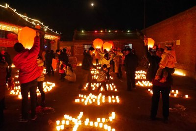 晚上看放灯拍了点照片,大家一起来看吧_河北