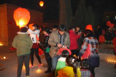 晚上看放灯拍了点照片,大家一起来看吧_河北