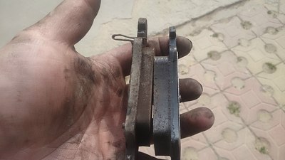 简单作业,北斗星后盘刹更换刹车片高清图片