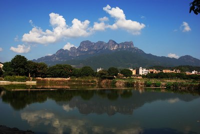 它位于中国柚都,福建省漳州市平和县之西南部,主要景点在大溪镇