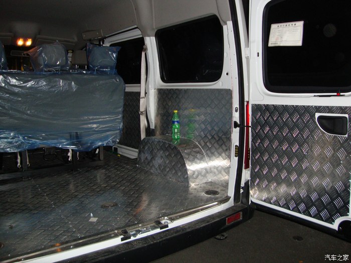 【图】大通加装铝内饰,这回拉货不怕磨损了!_