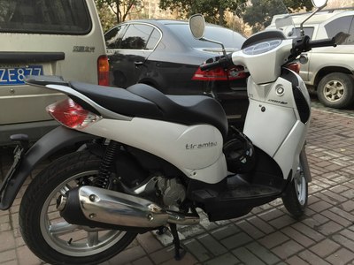 关于选择标志200i和阿普利亚(圣甲虫)200cc纠结的朋友来看看。