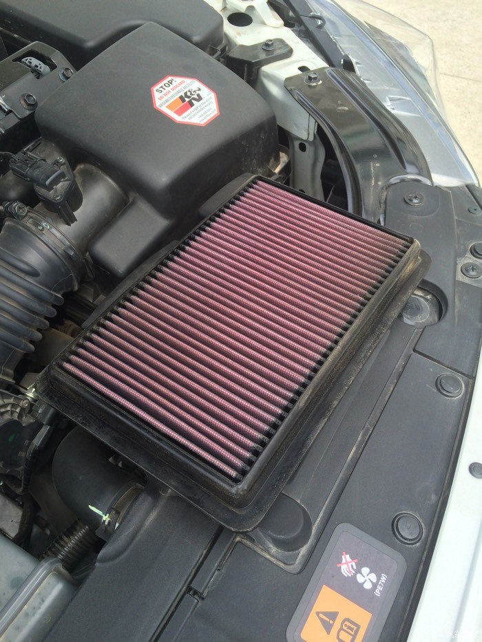 更换KN空滤后出现雪花状浮尘