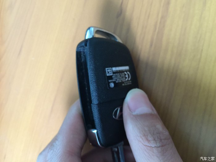 【图】遥控钥匙换电池_全新胜达论坛_汽车之家论坛