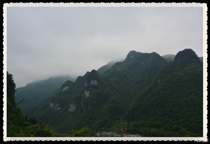 眺望气势磅礴的大山,已经抵云端了.