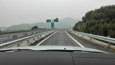 抛弃小三--驾路虎感受4月20号开通的贵梧高速公路
