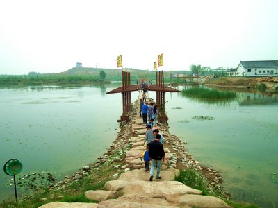 驾小五春游东营龙居桃花岛滑草场实录