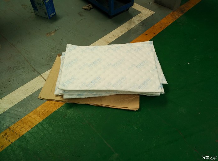 【图】06年宝来R,更换地毯隔热棉~从此告别黑