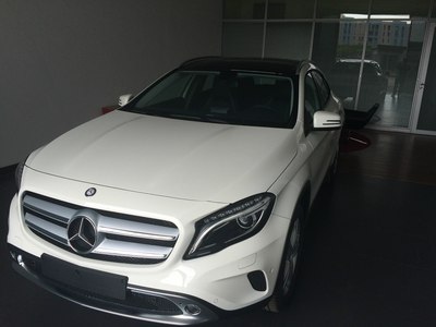 喜提进口奔驰gla200白色