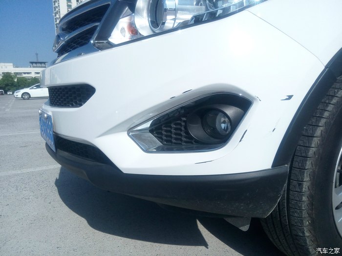 【图】自己动手修复白色瑞虎5保险杠漆面剐蹭