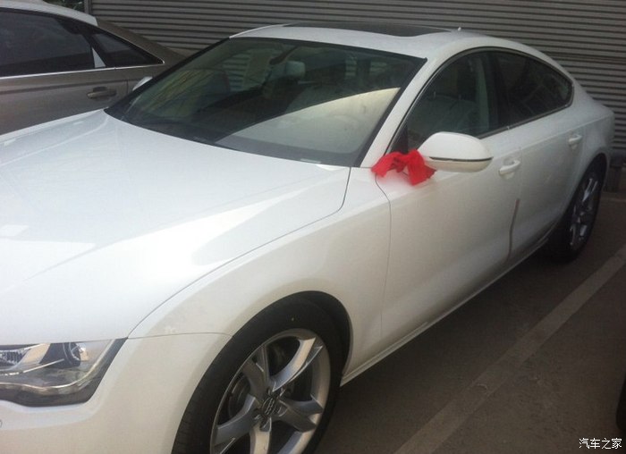 【图】外形帅气 无框的车门 尾翼升降 显示屏升