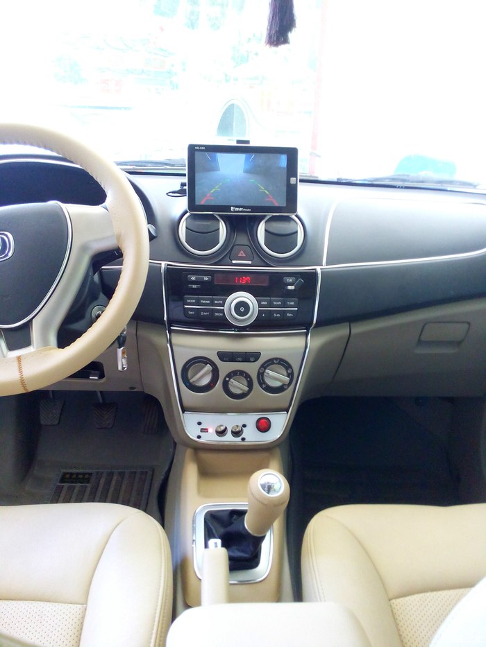 【图】晒下小三 改装便携式导航倒车影像 点烟