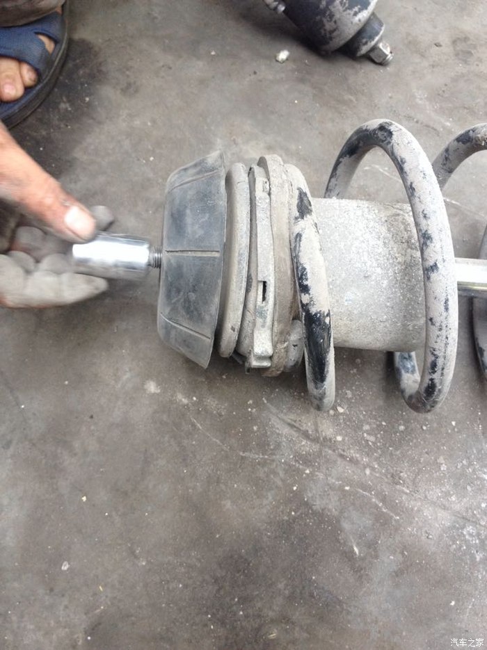 【图】请问,减震器咯噔咯噔的响.顶胶是否坏掉了?__之