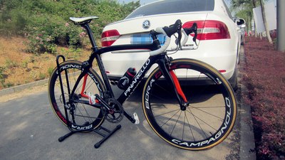 pinarello(音译皮纳瑞罗)意利顶级自行车制造厂商在2012年及2015年时