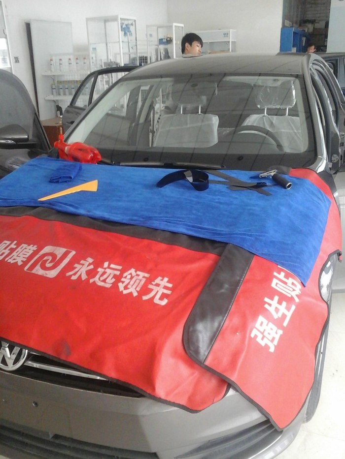 汽车上路护板是必不可少的 为爱车做美容 钥匙也非常性感高清图片
