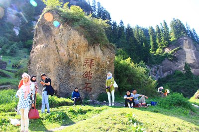 和政松鸣岩,路遇庙会不容错过