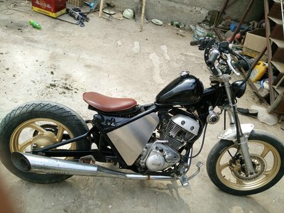 自己忙中偷闲改装复古雅马哈劲龙250