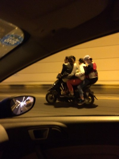 发张图片,这小子艳福不浅_贵州