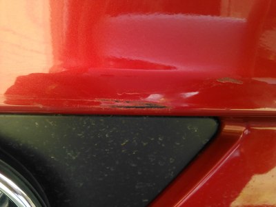 天去4S店换轮胎被4S把车给刮花了+装门碗_哈