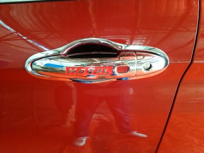 天去4S店换轮胎被4S把车给刮花了+装门碗_哈