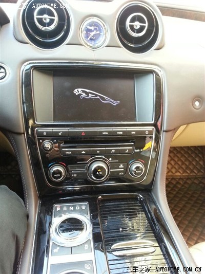 触摸开关手扣箱和后备箱同样开关&nbsp; 阅读灯也是触摸的没有按键