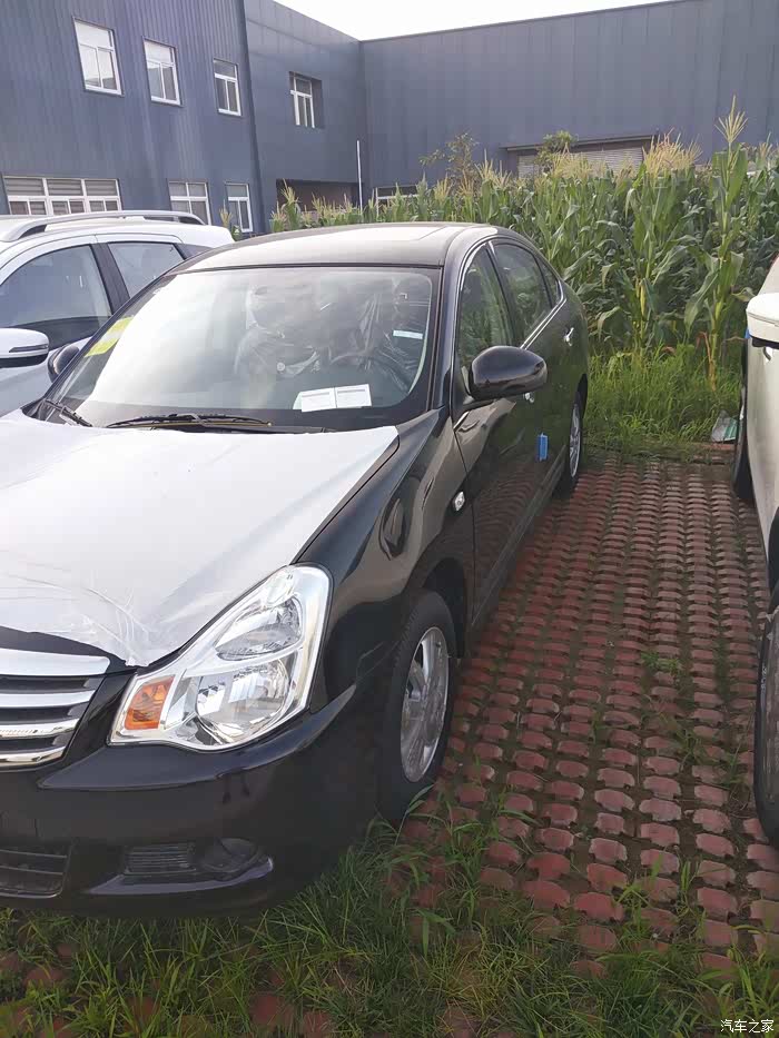 经典轩逸裸车优惠三万全款不送任何东西分期也是优惠三万