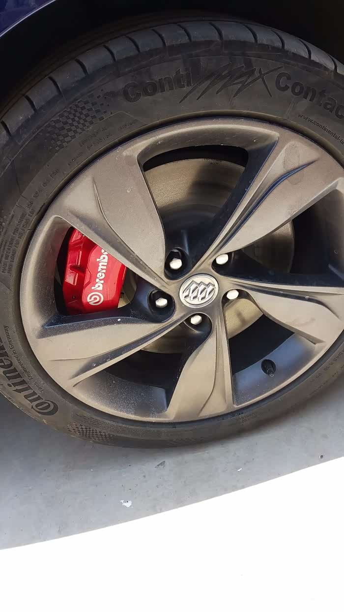 17款新君威gs豪华版改装尊贵版原厂布雷博卡钳简单作业