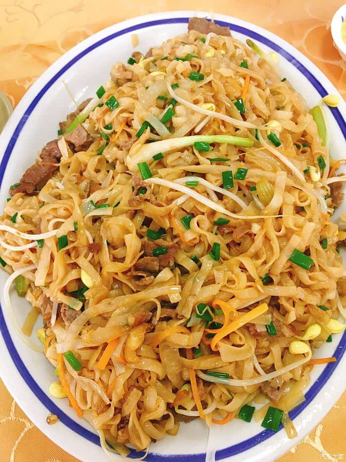 15块的炒粉!一大锅!足够5个人吃!超值