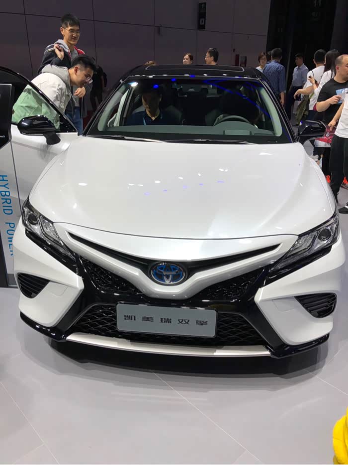 2019年凯美瑞双擎运动版是否有主动封闭格栅