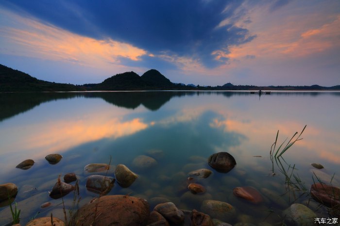 骏行林城寻找贵阳周边的美景秀美月亮湖