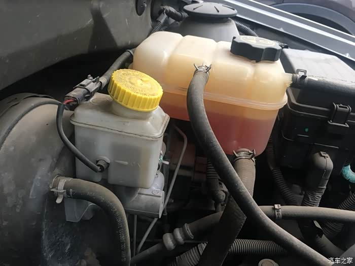 【图】这两个油壶的液位正常吗_凯越论坛_汽车之家论坛