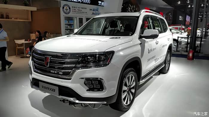 荣威放三台rx8在车展现场,我都挨看