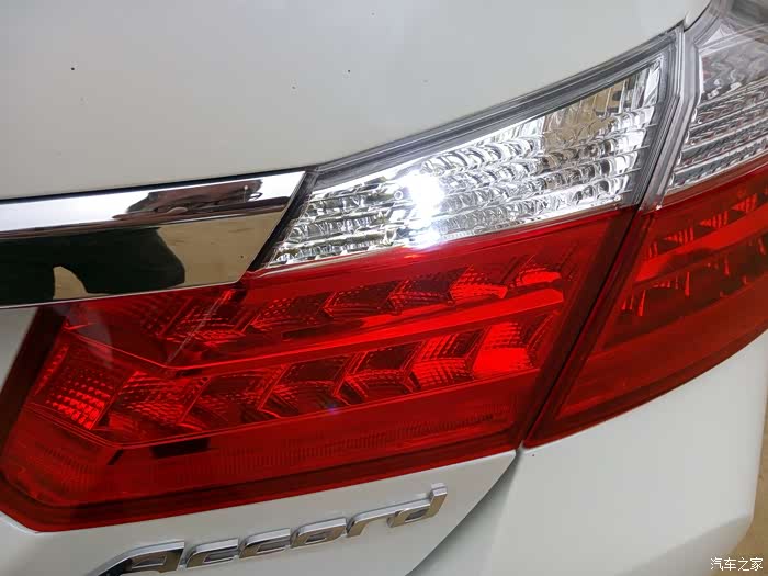 9代雅阁换led倒车灯