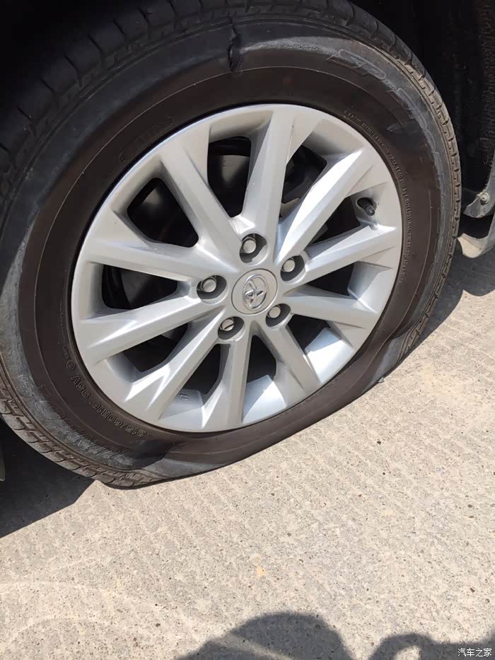 【图】4000公里半年多点侧面爆胎_凯美瑞论坛_汽车之家论坛