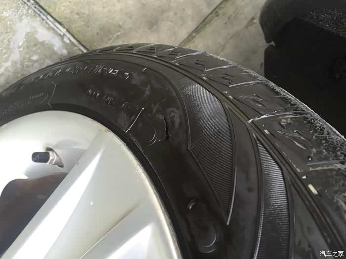 轮胎侧面划两厘米长,差不多一毫米深的口子还能用吗