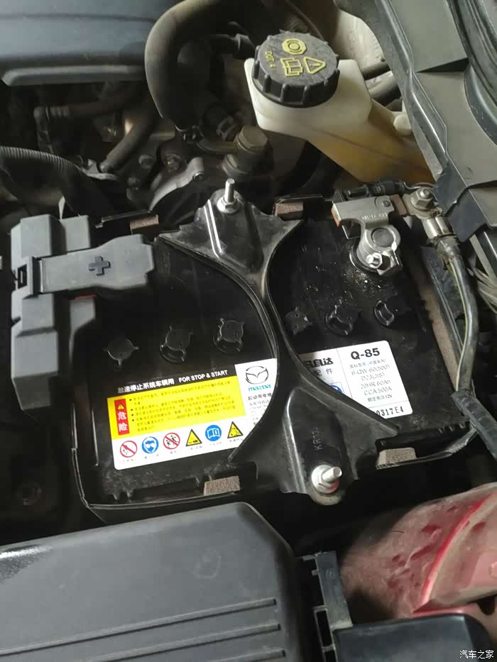 4s店杠5换电瓶了原装汤浅q85