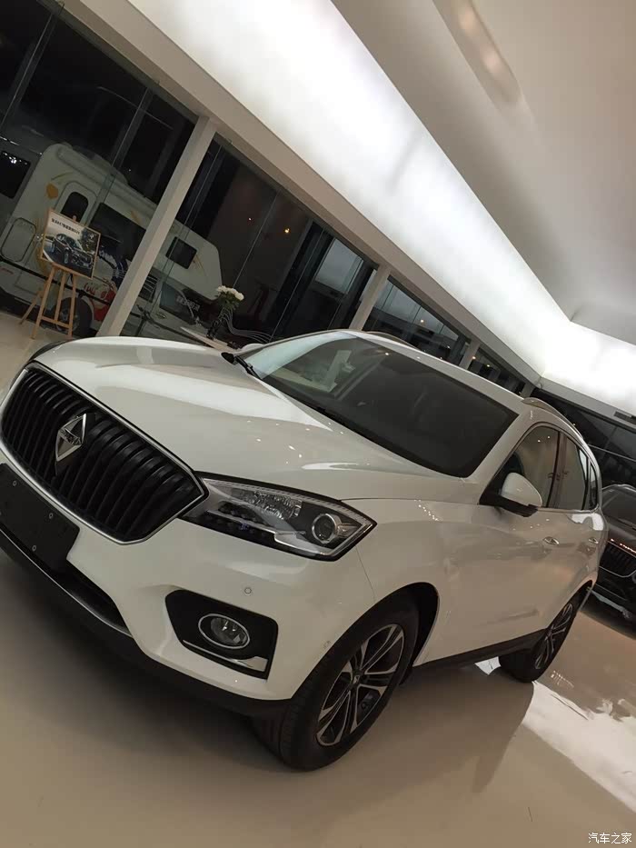 你们买的宝沃bx7哪个颜色啊?现在有点纠结