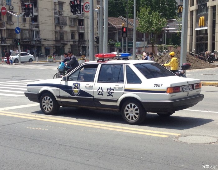 上海牌老式警车图片