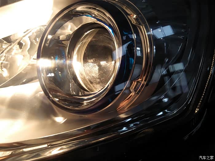 不是我吹毛求疵 第一次转向不亮 满地虚光 第二次 第三次  每次透镜上