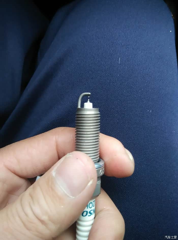 双针双铱金火花塞,原装鬼子货,可惜是2手的,豪车上拆下来的,不到20块