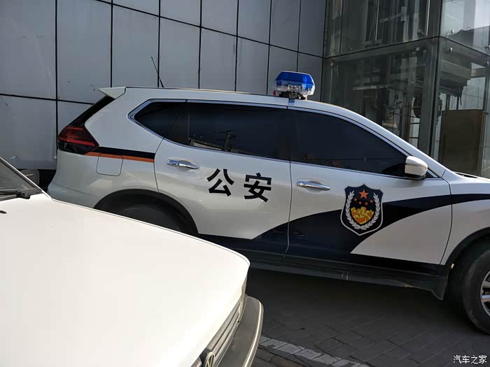 总会发现美惊艳石家庄巧遇2017新奇骏警车
