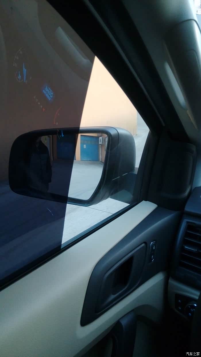 大家前排车窗都贴膜了么?